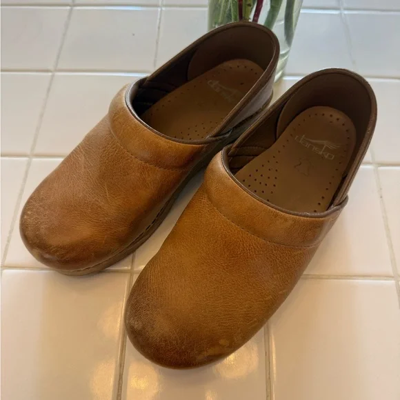 Dansko honey clog size 37 / 7.5 - Picture 2 of 3